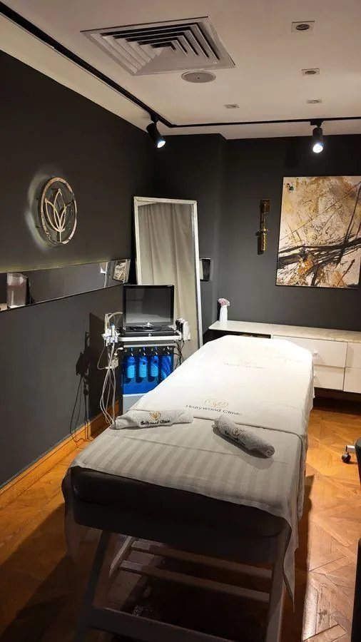 HydraFacial treatment room with full-length mirror and artwork