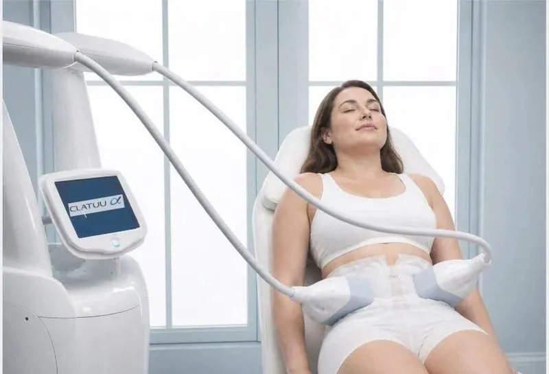 Dual Clatuu Alpha applicators treating the abdomen