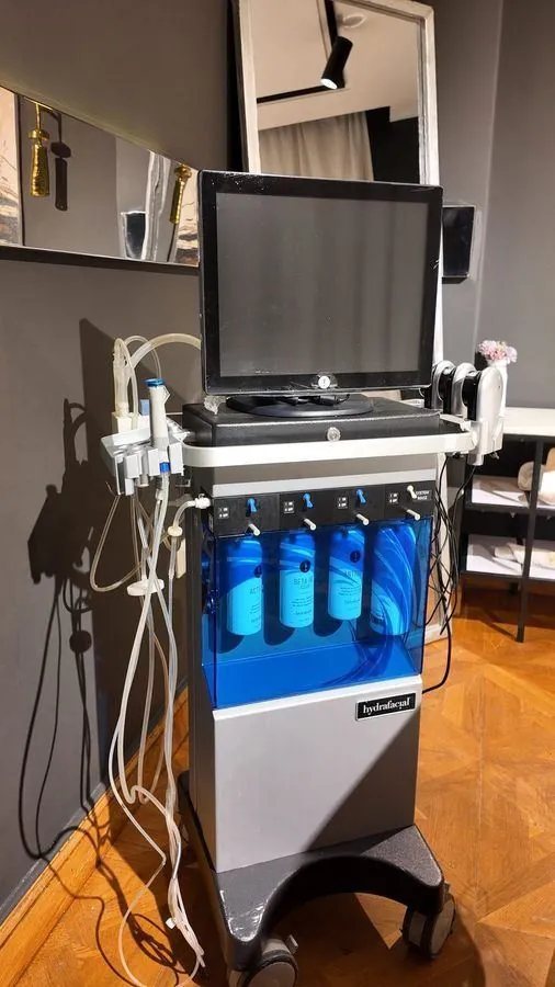 The HydraFacial device at Hollywood Clinic